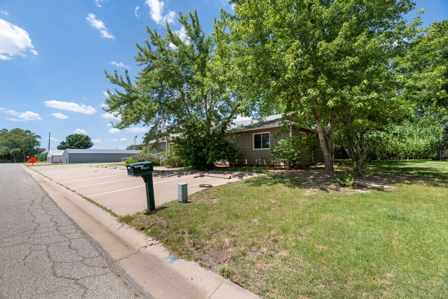More Photos Of 106 Shadybrook Dr, Cheney Office For Sale