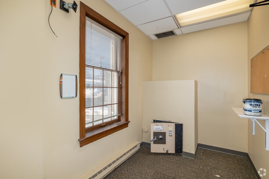 More Photos Of 434 Main St, Chatham Bank For Lease