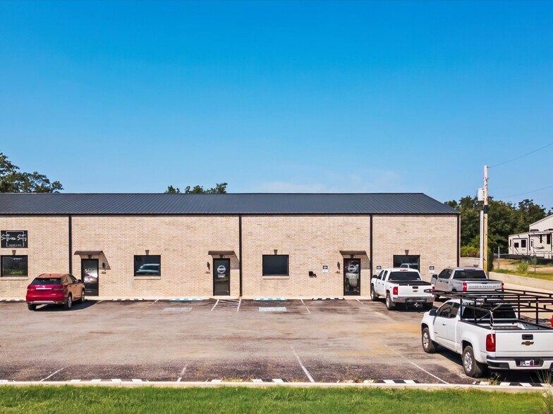 More Photos Of 801 S Tyler Ave, Blanchard Office For Sale