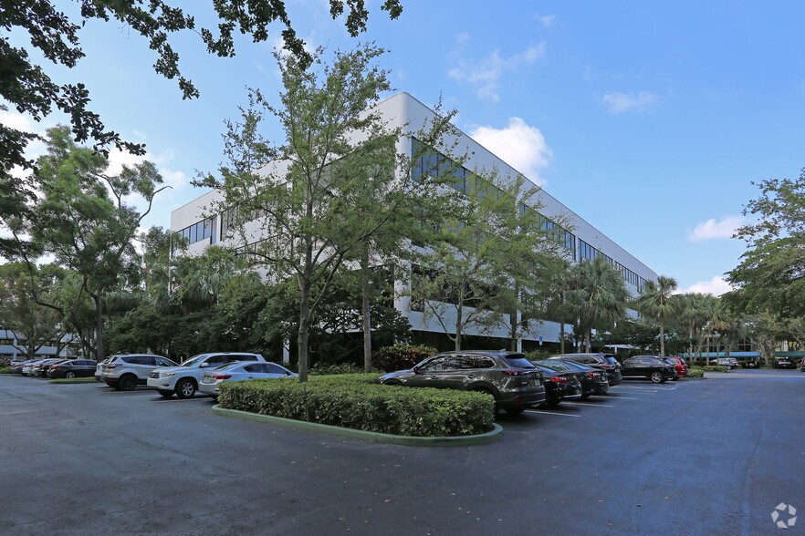 More Photos Of 2101 NW Corporate Blvd, Boca Raton Office For Lease