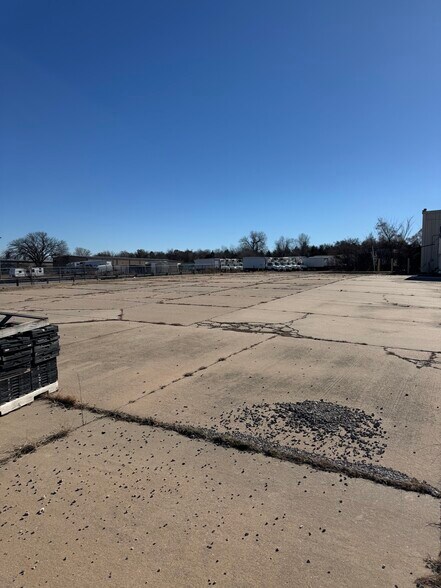 More Photos Of 8716 SE 15th St, Oklahoma City Distribution For Sale