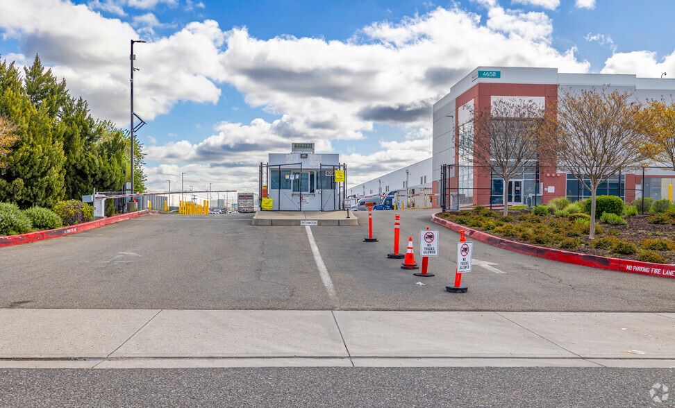 More Photos Of 4647 Logistics Dr, Stockton Distribution For Lease