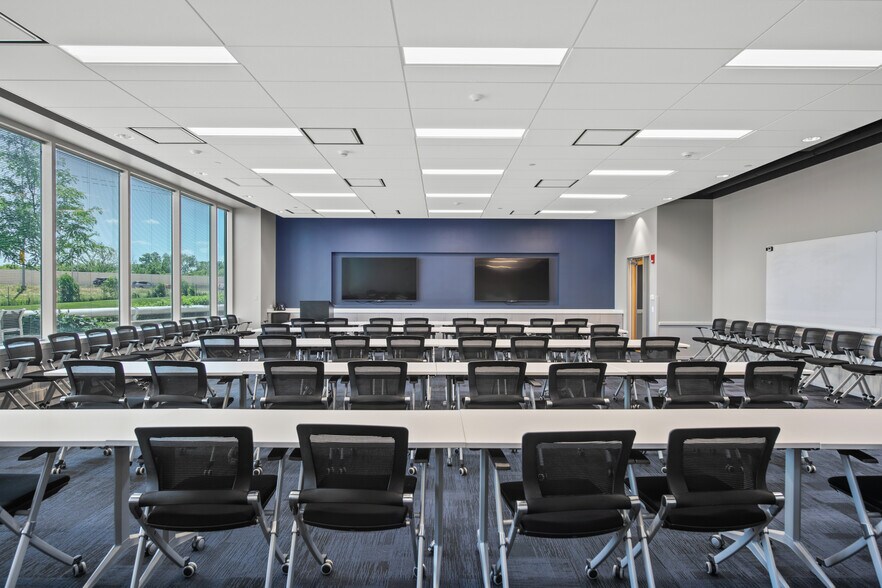 More Photos Of 3333 Finley Rd, Downers Grove Office For Lease