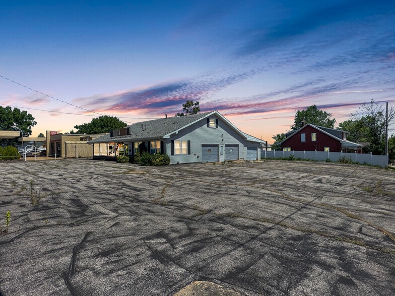 More Photos Of 129 E 5th St, Washington Showroom For Sale