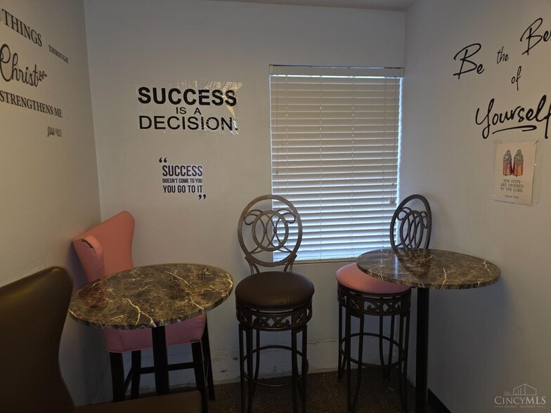 More Photos Of 3544-3548 Springdale Rd, Cincinnati Office For Sale