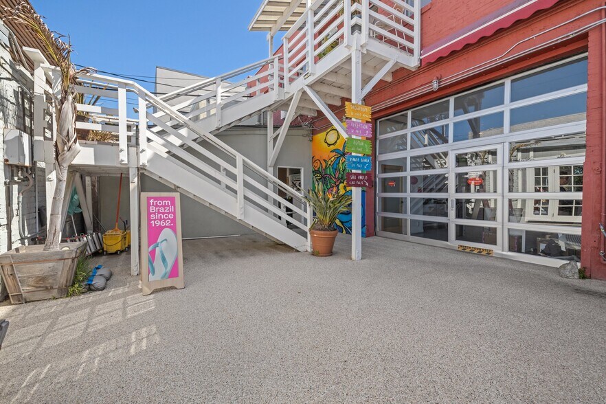 More Photos Of 513 Boccaccio Ave, Venice Office For Lease