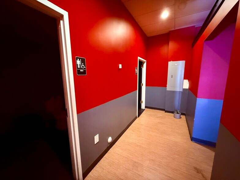 More Photos Of 11657 Lakeridge Pky, Ashland Storefront Retail Office For Lease