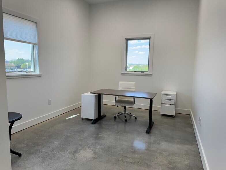 More Photos Of 330 Wonder World Dr, San Marcos Loft Creative Space For Lease