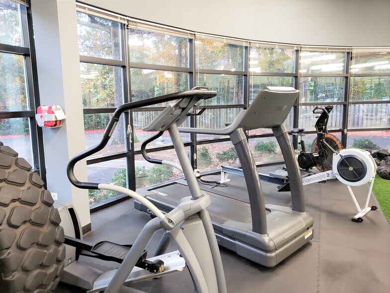 More Photos Of 7840 Roswell Rd, Sandy Springs Office For Sale