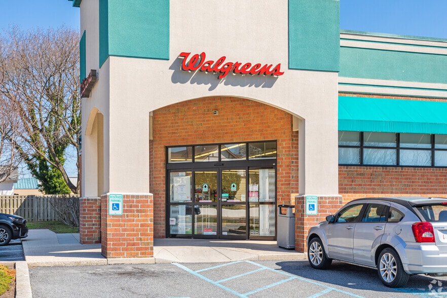 More Photos Of 1215 S State St, Dover Drugstore For Sale