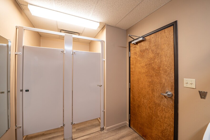 More Photos Of 1313 S Saint Francis Dr, Santa Fe Healthcare For Lease