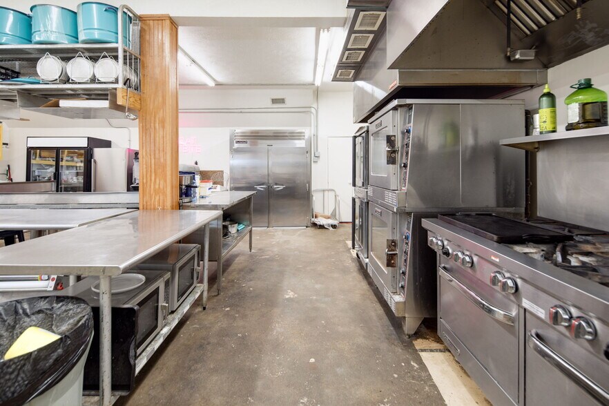 More Photos Of 2606 S Texas Ave, Bryan Restaurant For Sale