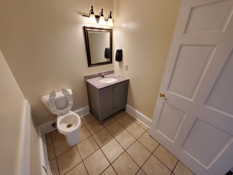 More Photos Of 309 Macon St, McDonough Office Residential For Lease