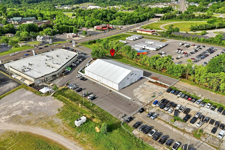 More Photos Of 10001 Kingston Pike, Knoxville Specialty For Lease