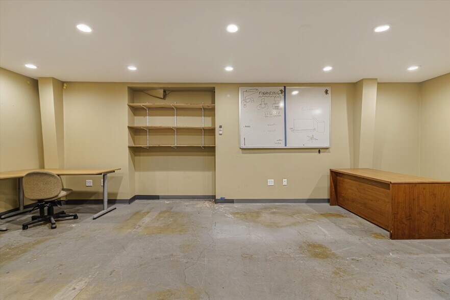 More Photos Of 1356 S 50th St, Richmond Warehouse For Sale