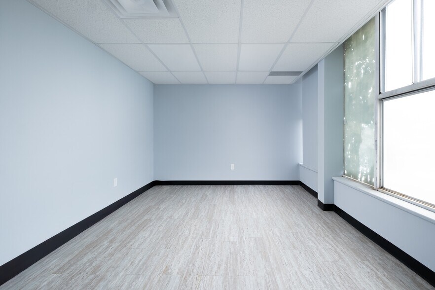 More Photos Of 2921-2925 Danforth Ave, Toronto Storefront Retail Office For Lease