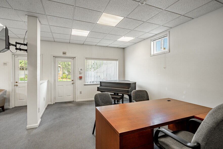 More Photos Of 663 Clearview Ave, Trevose Light Manufacturing For Sale