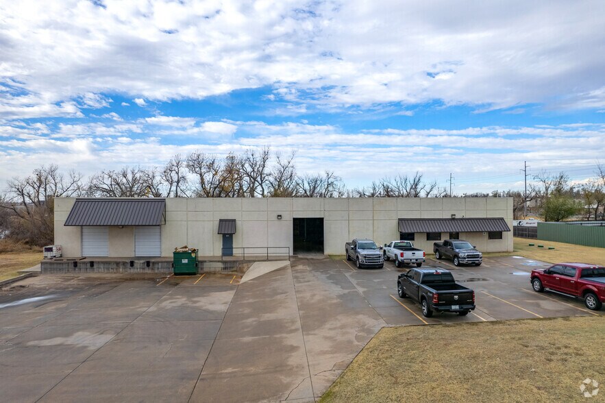 More Photos Of 931 N Ann Arbor Ave, Oklahoma City Warehouse For Lease