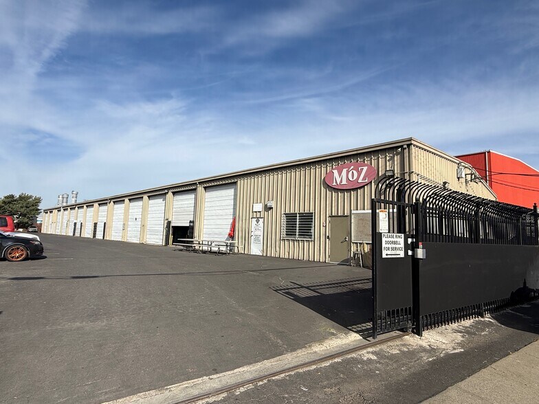 Primary Photo Of 711 Kevin Ct, Oakland Manufacturing For Lease