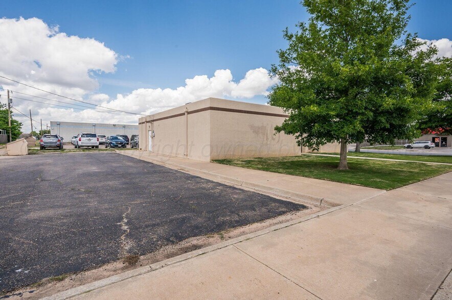 More Photos Of 1505 N Banks St, Pampa Office For Sale