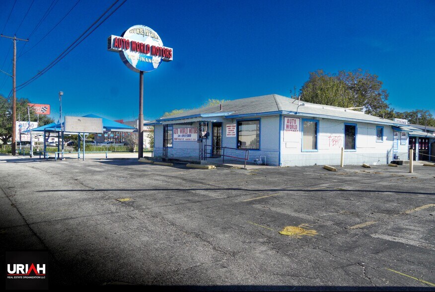 More Photos Of 4800 Rigsby Ave, San Antonio Auto Dealership For Lease