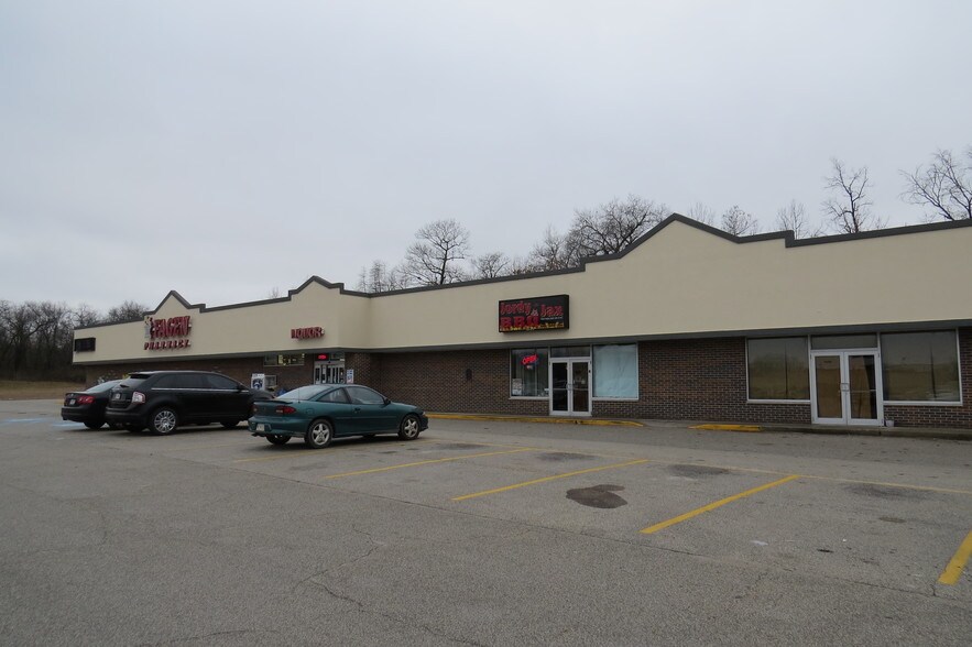 More Photos Of 5916 W State Road 10, Demotte Department Store For Sale