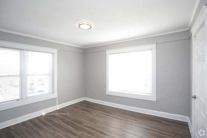 More Photos Of 135 N Lawn Ave, Kansas City Apartments For Sale
