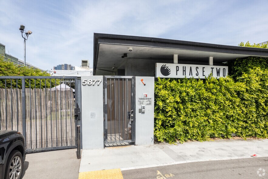 More Photos Of 5877 Obama Blvd, Los Angeles Loft Creative Space For Lease