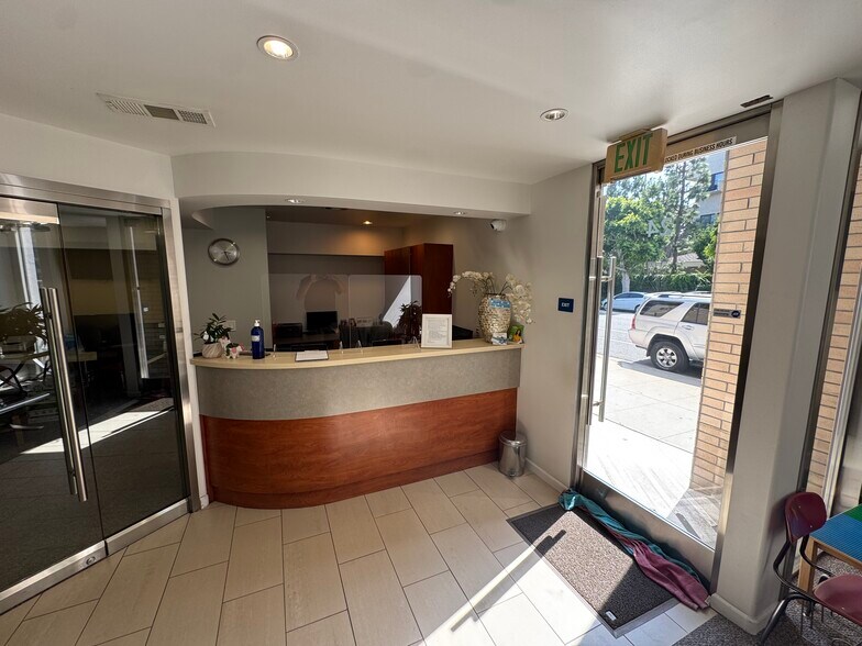 More Photos Of 124 N Locust St, Inglewood Medical For Sale