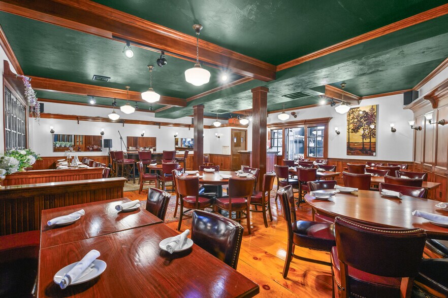 More Photos Of 488 South St, Hyannis Restaurant For Sale