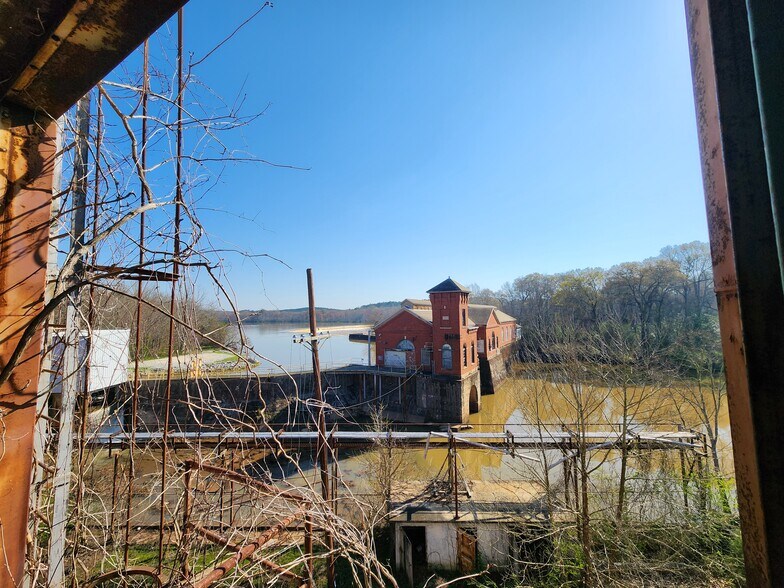 More Photos Of 20th AVE, Valley Light Manufacturing For Sale