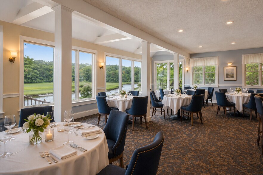 More Photos Of 1335 US ROUTE 1, Yarmouth Restaurant For Sale