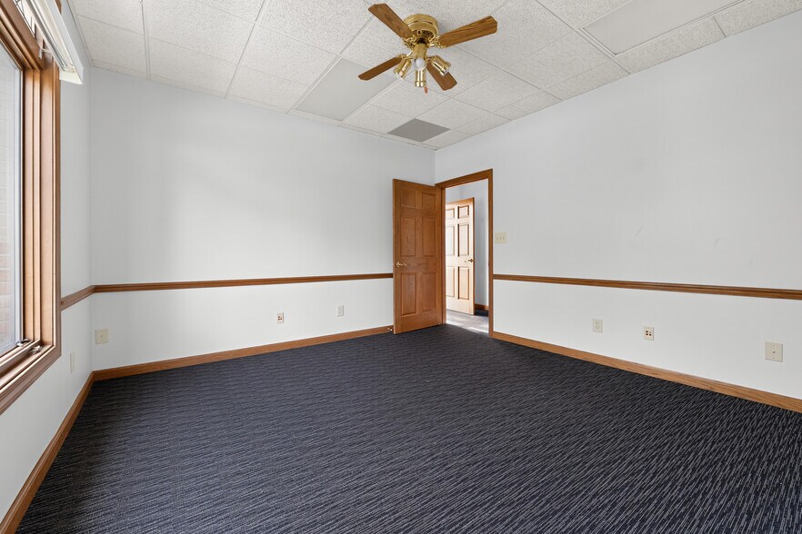 More Photos Of 200 N Emerson Ave, Greenwood Office For Lease