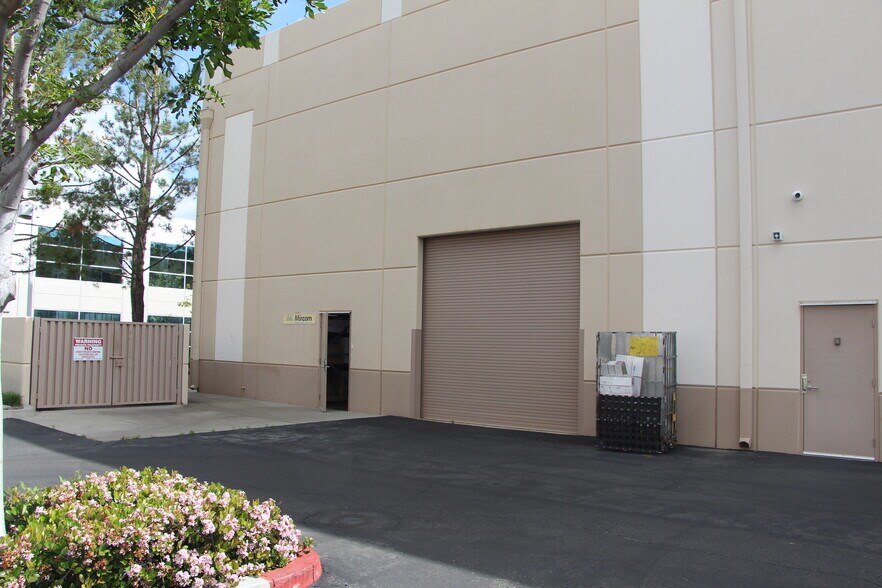 More Photos Of 73 Bunsen, Irvine Distribution For Lease