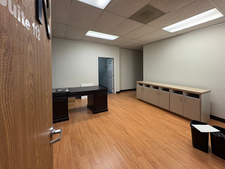 More Photos Of 14011 Park Dr, Tomball Unknown For Lease