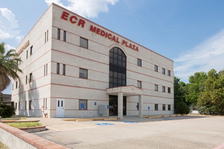 More Photos Of 203 N College Ave, Cleveland Medical For Sale