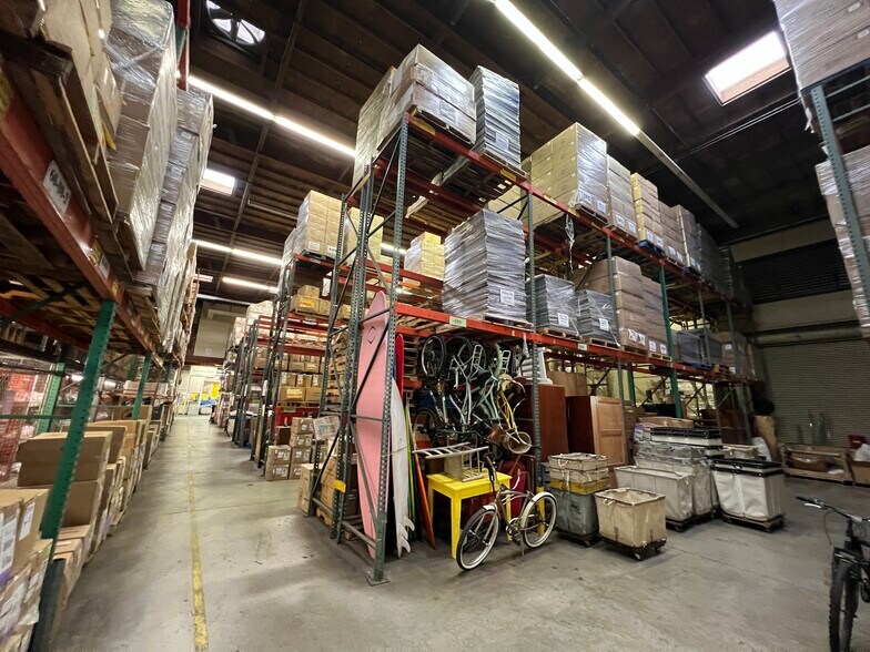 More Photos Of 99-969 Iwaena St, Aiea Freestanding For Lease