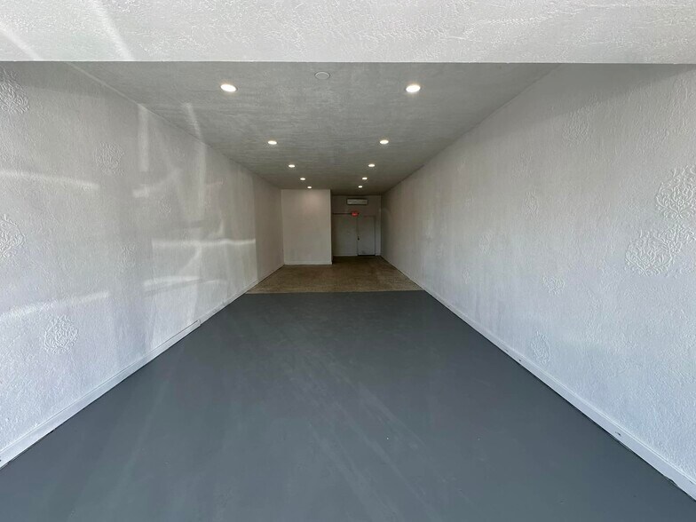 More Photos Of 2249 Ringling Blvd, Sarasota General Retail For Lease