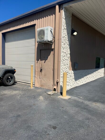 More Photos Of 3437 Westview Dr, Naples Warehouse For Lease