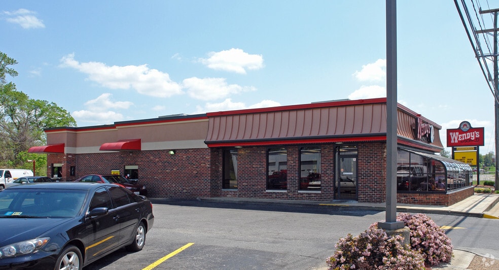 Primary Photo Of 728 N Main St, Suffolk Fast Food For Sale