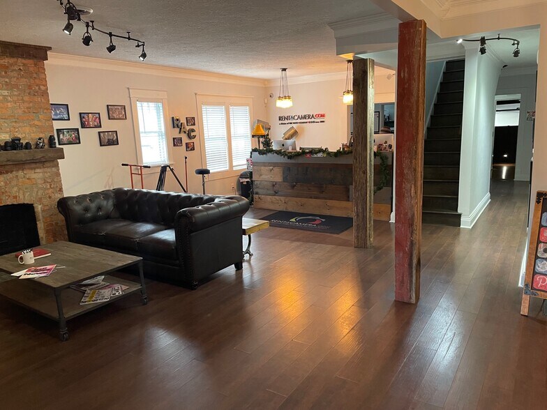 More Photos Of 2605 Westwood Dr, Nashville Showroom For Lease