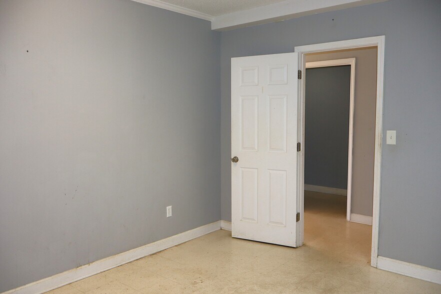 More Photos Of 501 Plaza Dr, Enterprise Storefront Retail Office For Sale
