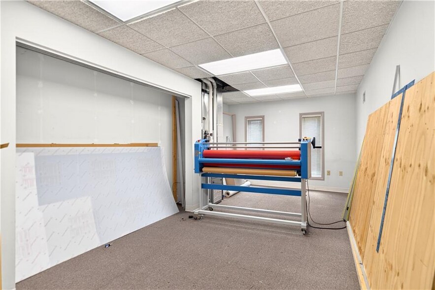 More Photos Of 453 Wall Ave, Wilmerding Office For Sale