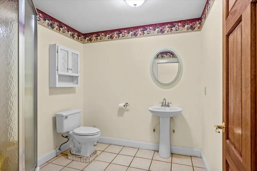 More Photos Of 313 Wolfe St, Cohutta Office For Sale