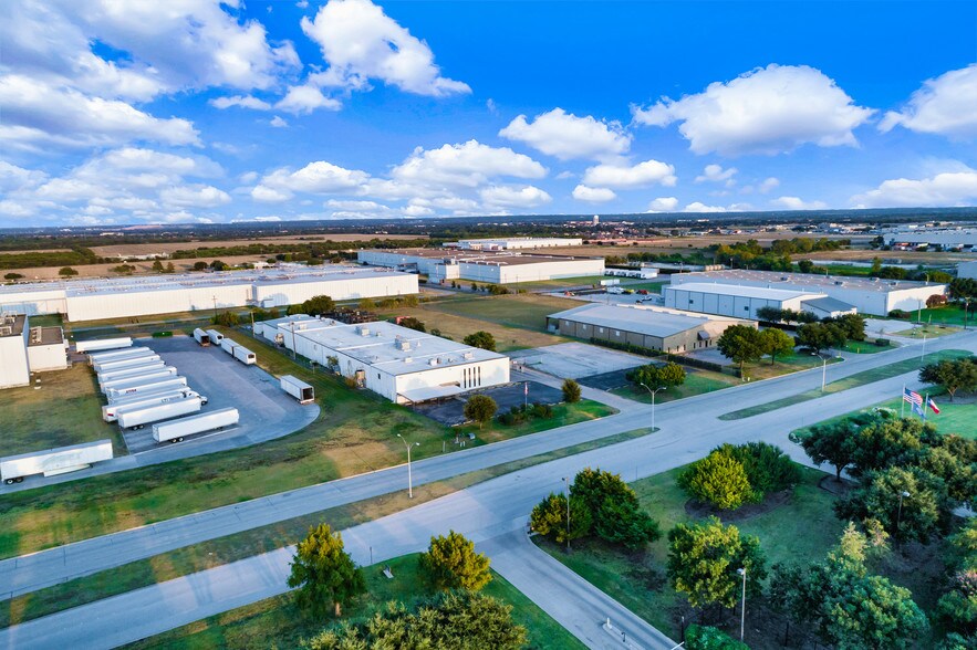 More Photos Of 7601 Will Rogers Blvd, Fort Worth Distribution For Lease