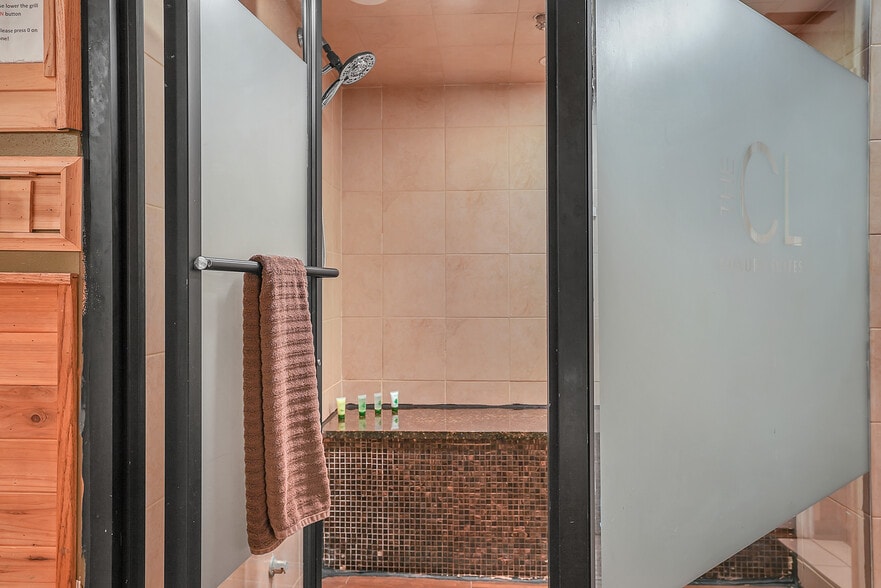 More Photos Of 16W621 S Frontage Rd, Willowbrook Hotel For Sale