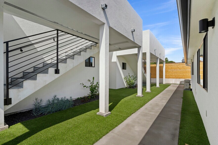 More Photos Of 3346 Lockwood Dr, San Diego Apartments For Sale