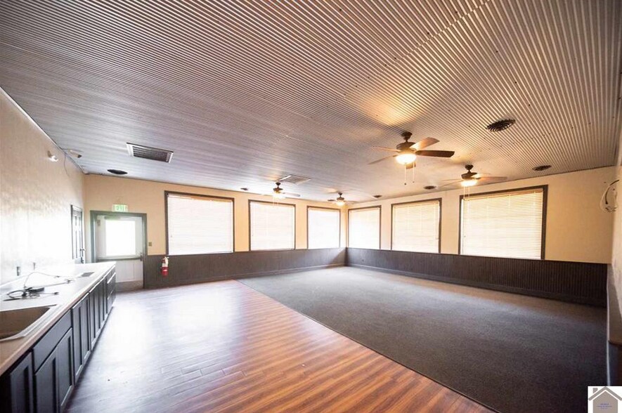 More Photos Of 7052 Benton Rd, Paducah Restaurant For Sale