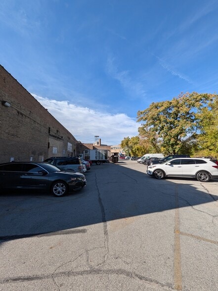 More Photos Of 1740 W Webster Ave, Chicago Light Manufacturing For Lease