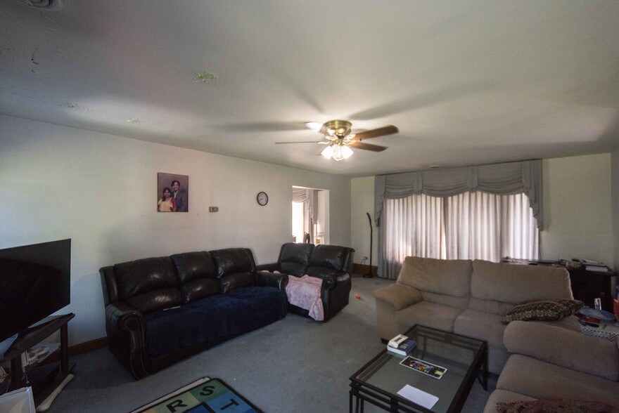 More Photos Of 225 Sturgis Rd, Marion Hotel For Sale